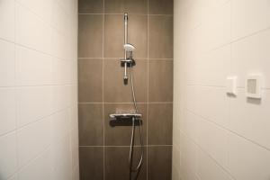 a shower with a shower head in a bathroom at Luxe loft appartement in Résidence Marina Kamperland (8 pers.) in Kamperland +53 photos