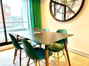 Foto sihtkohas Swanage asuva majutusasutuse Super Modern New 2 Bedroom Apartment - Next to the Beach - Great Location - Fast WiFi - Smart TV - sleeps up to 4! Close to Purbeck, Corfe Castle, Sandbanks, Poole & Bournemouth galeriist +12 fotot