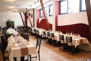 a dining room with white tables and chairs at Gästehaus und Fewo Lamm Garni in Blaubeuren