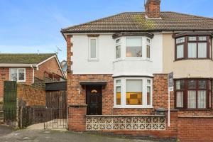 a red brick house with a window at ✰OnPoint -LARGE 3 Bedroom House With Parking!✰ in Derby