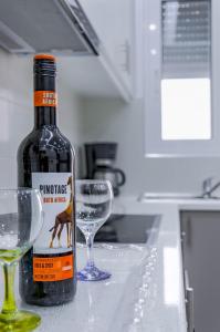 Nápoje v ubytování Renovated 2BD house close to Pireus port