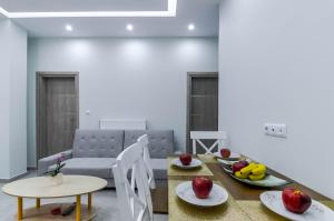 Posezení v ubytování Renovated 2BD house close to Pireus port