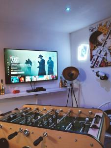 Televízia a/alebo spoločenská miestnosť v ubytovaní GaMe RoOm 6 personnes maximum