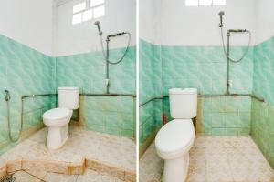 y baño con 2 aseos y ducha. en SPOT ON 92053 Bagus Stay, en Tanjung Pinang