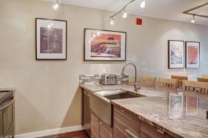Dapur atau dapur kecil di Grandview Condo's C8 +28 gambar