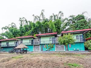 an old building with a tree in front of it at OYO 92090 Panorama Rinjani Lodge in Labuan Lombok