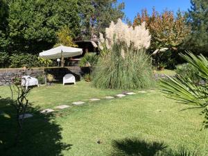Photo de la galerie de l'établissement Casa Gino Petrulli Etna, villa con piscina, à Zafferana Etnea