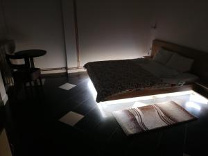 A bed or beds in a room at Restoran Filipovic