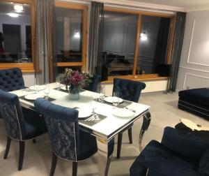 Posedenie v ubytovaní Apartament Szafir - Viva pod Giewontem Apartamenty