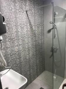 Koupelna v ubytování Hotel David Zhorzholiani