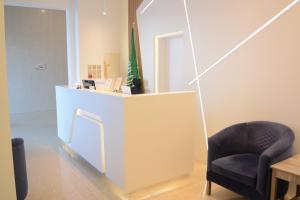 a room with a chair and a white desk at بيت الماس للشقق الفندقية MAAS House Apartments in Abha