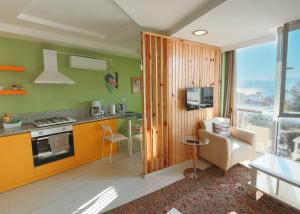 Kuchyň nebo kuchyňský kout v ubytování Cozy Panoramic