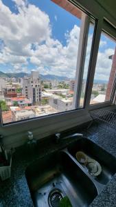 fregadero con vistas a la ciudad en Balcón del Cielo en Salta