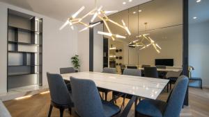 Telewizja i/lub zestaw kina domowego w obiekcie Luxury Apartment Contesa