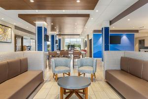 a restaurant with chairs and a table and a bar at Holiday Inn Express & Suites - Ukiah, an IHG Hotel in Ukiah