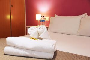 Giường trong phòng chung tại City Centre Room