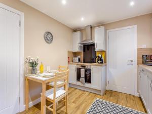 Kitchen o kitchenette sa Parkhill Cottage