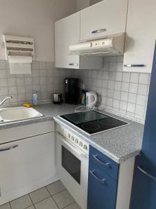 a kitchen with a stove top oven next to a sink at ZiniMiri in Freiensteinau