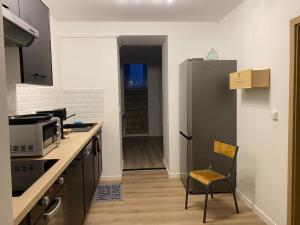 Kuchyňa alebo kuchynka v ubytovaní Maison entière 6 personnes jardin terrasses et garage