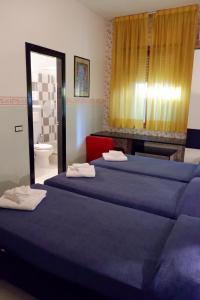Postel nebo postele na pokoji v ubytování Hotel Letizia