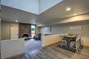 Imagen de la galería de Luxurious Tacoma Retreat with Quartz Countertops!, en Edgewood