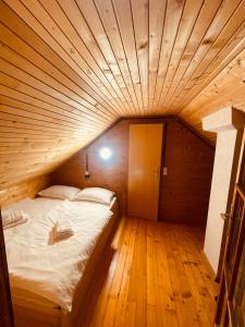 Een bed of bedden in een kamer bij Chalet PJagodic