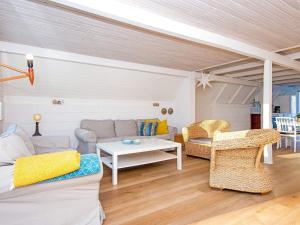 Gallery image of 10 person holiday home in Glesborg in Fjellerup