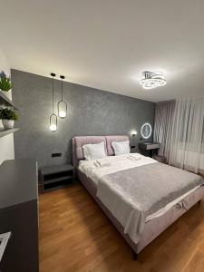 a bedroom with a large bed with a pink headboard at Квартира з Джакузі вулиця Під Голоском 15 стилізована з новим сучасний ремонтом in Lviv