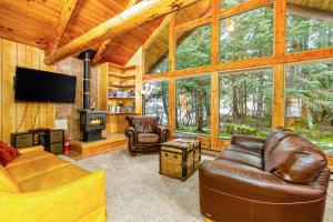 Posezení v ubytování Alpine Meadows Log Cabin