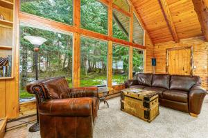 Posezení v ubytování Alpine Meadows Log Cabin
