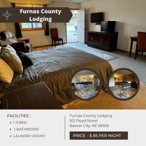 1 dormitorio con 1 cama con espejo redondo en Furnas County Lodging, en Beaver City