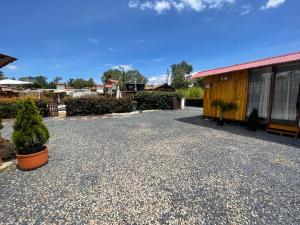 Glamping en villa外面的花园