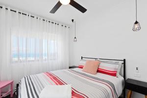 a bedroom with a bed and a ceiling fan at Casino Views in Apollo Bay