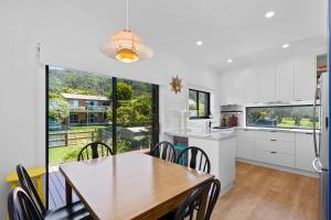 a kitchen and dining room with a table and chairs at Casino Views in Apollo Bay