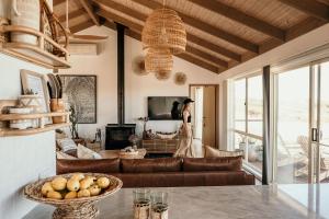 Gallery image of Sunsets on Martyrs Coastal Luxury Beach House Peterborough in Peterborough