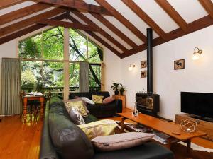 TV a/nebo společenská místnost v ubytování Cambridge Cottages + 37 fotografií