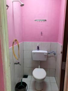 Bathroom sa Iman D'Semungkis Resort & Training Center Hulu Langat