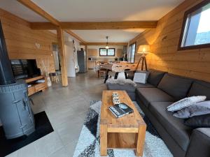 Kuchyň nebo kuchyňský kout v ubytování Casa de Monzel with 6-Person Jacuzzi & Panoramic View