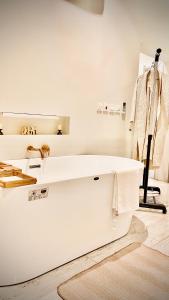 Vannituba majutusasutuses شاليهات المرفأ Almarfa Resort