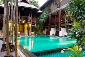 Bazén v ubytování Yantarasri Resort nebo v jeho okolí
