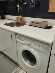 Kuchyň nebo kuchyňský kout v ubytování Apartment Fira Bcn Camp Nou