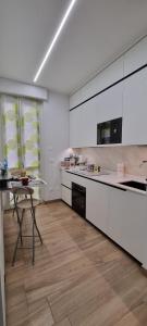 A kitchen or kitchenette at IO E TE bed and breakfast Appartamento Még 37 kép