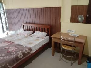 Giường trong phòng chung tại Riya Home Stay Munnar