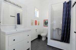 Billede fra billedgalleriet på Spectacular View Family House i Posidhonía