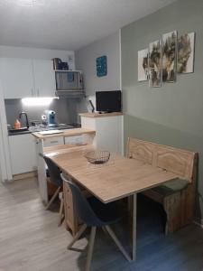 Küche/Küchenzeile in der Unterkunft Studio cosy et calme 495 bagnère de luchon