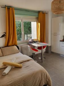 Posteľ alebo postele v izbe v ubytovaní CocooningSpace tout équipé + parking privé