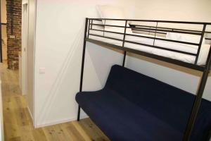 Posteľ alebo postele v izbe v ubytovaní Another brick in the wall Apartment in Paris Sleeps 9