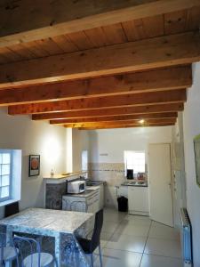 Η κουζίνα ή μικρή κουζίνα στο Appartement 4-6 personnes à proximité des stations et grands cols +5 φωτογραφίες