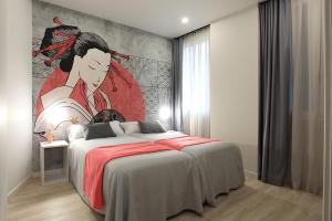een slaapkamer met een bed met een schilderij aan de muur bij Eibarrooms - Auto Check-in in Éibar
