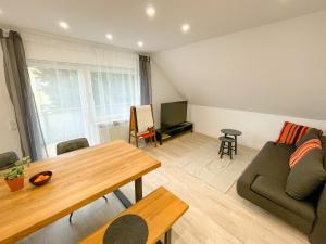 Posezení v ubytování Ferienwohnung Schönes Maifeld